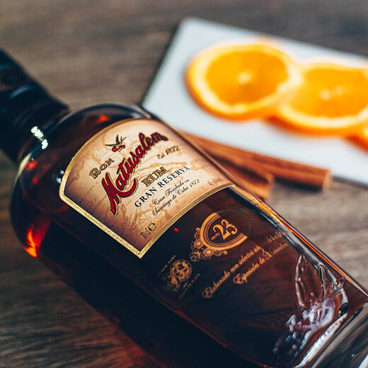 Originalflasche Madusa Rum Importiert gestapelter Keller Back im Alter von Rum Fremdwein Madusa Nr. 23 Klassischer Rum 700ml 1 Flasche
