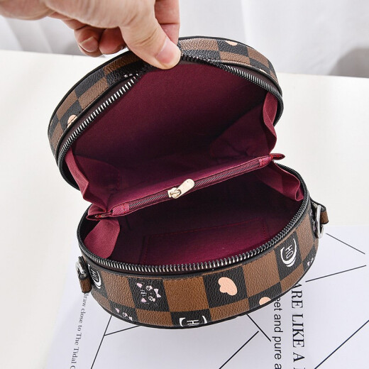
Black Kiss (BLACKKISS) birthday gift for girlfriend textured women's bag new small round bag women's fashion chain bag one-shoulder crossbody bag white (high quality version)