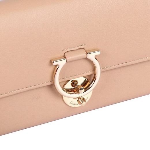 Ferragamo women's leather long wallet wallet 520 for girlfriend 22D1820684182