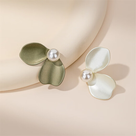 Qlady asymmetric butterfly earrings for women 2024 new high-end temperament imitation pearl earrings for women light luxury silver needle earrings