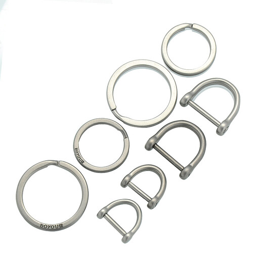 Boyou Titanium aleación cadena de caballos de caballos de caballos anillo de llave redonda de metal medio grande colgante simple al por mayor de 3.2 cm de aleación de titanio anillo