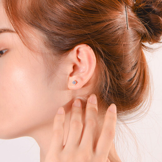 Yuan Shengfu's new PT950 premium cube platinum earrings, fashionable and versatile ear-nurturing platinum earrings, 2.17g