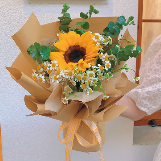 Laiji Flower Express single roses, carnations and sunflowers for corporate events are delivered nationwide in the same city. 1 small sunflower bouquet. Minimum delivery of 20 bouquets.