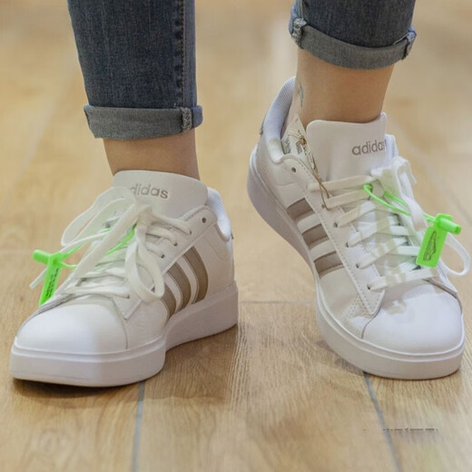 阿迪达斯 （adidas）板鞋女鞋2025夏季新款皮质小白鞋复古运动鞋舒适时尚低帮休闲鞋 GW9215白色金属色 38