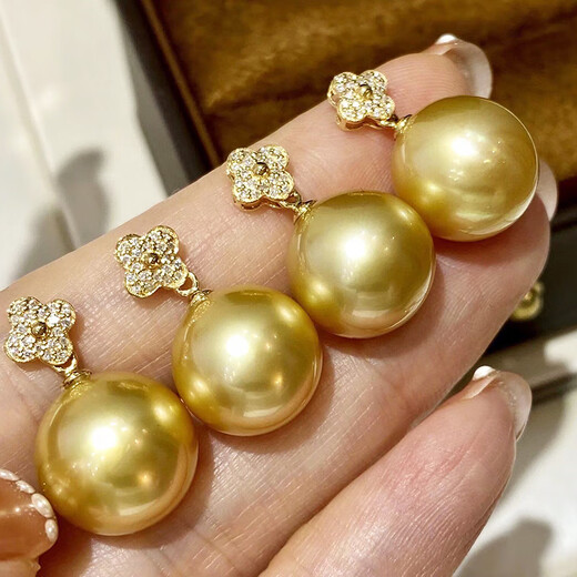 Jennifer Jewelry 12-13mm True Round South Sea Gold Pearl 18k Gold Diamond Pendant Four-leaf Clover Clavicle Chain True Round U18k Gold Diamond Pendant Without Chain 12-13mm South Sea Gold Pearl