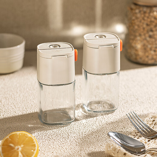 Modern housewife's quantitative salt shaker kitchen salt-controlled seasoning bottle sealed moisture-proof glass bottle salt shaker seasoning box 2 pack dual-purpose quantitative salt shaker-white