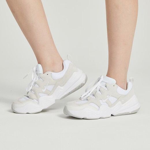 Nike (Nike) Sport Frauen New Summer täglich im Freien Vasters vielseitige Freizeitschuhe DR9761-100 DR9761-100 38.5