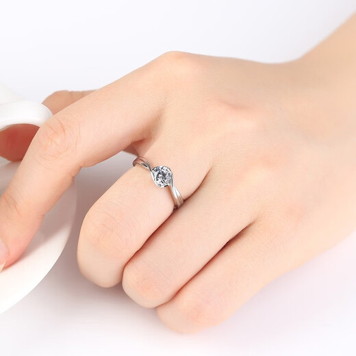 For a long time, my heart beats. Moissanite 925 sterling silver ring. Ladies’ moissanite diamond ring. Looking for engagement and birthday gift for girls. 50 points moissanite diamond with certificate. Opening can be adjusted.