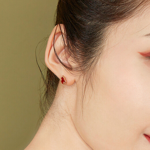 Lukfook Jewelry 18K Gold Lucky Gourd Carnelian Single Earring Stylish Women's Earring ENKTBE0007R Total Weight 0.58g Comes with Silicone Ear Plug