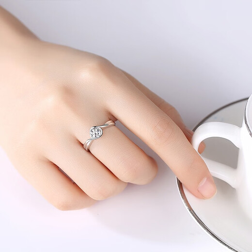 For a long time, my heart beats. Moissanite 925 sterling silver ring. Ladies’ moissanite diamond ring. Looking for engagement and birthday gift for girls. 50 points moissanite diamond with certificate. Opening can be adjusted.