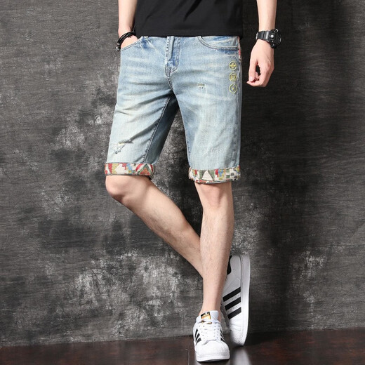 Jeanswest Denim Shorts Herren 2025 Sommer Ripped Casual Herren Fünf-Punkte-Hosen Loose Trendy Stretch Beach Hosen Mid-Wolzen 820 Hellblau + 826 Blau 32
