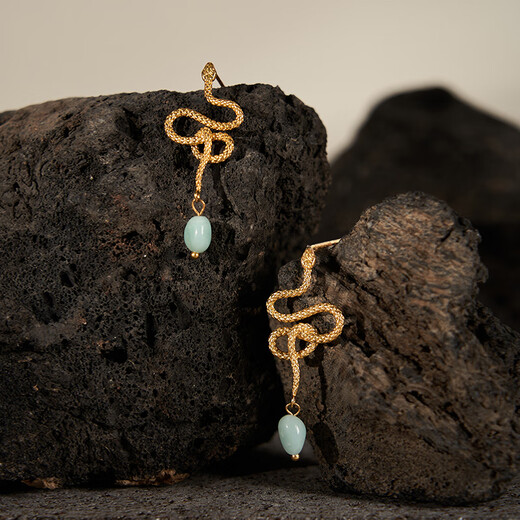 The British Museum Egyptian series of snakes and auspicious necklaces are a birthday gift for my girlfriend in the new year.