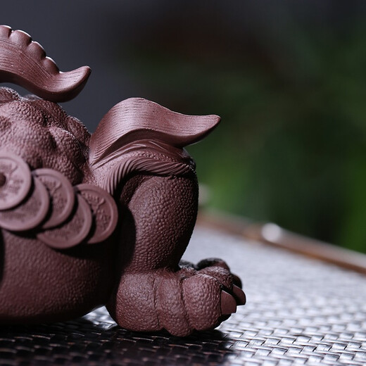 Zilaishun purple sand tea pet ornaments biting coins golden toad large can support the family kung fu tea set good luck in the head good luck in the head