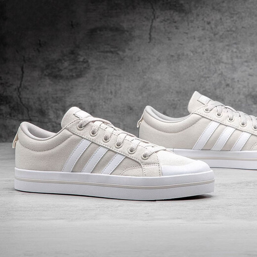 阿迪达斯 （adidas）帆布鞋男鞋复古运动鞋百搭低帮休闲鞋板鞋海外直邮 AW3889白色 42