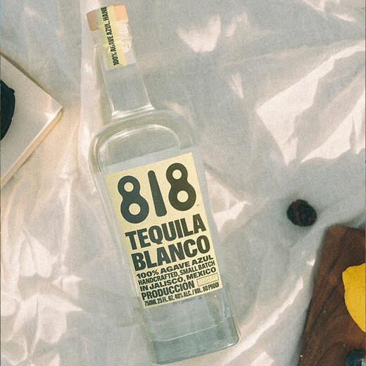 Jenner 818 Tequila [Double Gold Award des internationalen Spirituosenwettbewerbs] Mexikanisches Weingold -Label Silver Label AGED TEKIRA WEIN Jenner Silber 750ml 6 Flaschen Ganzkasten