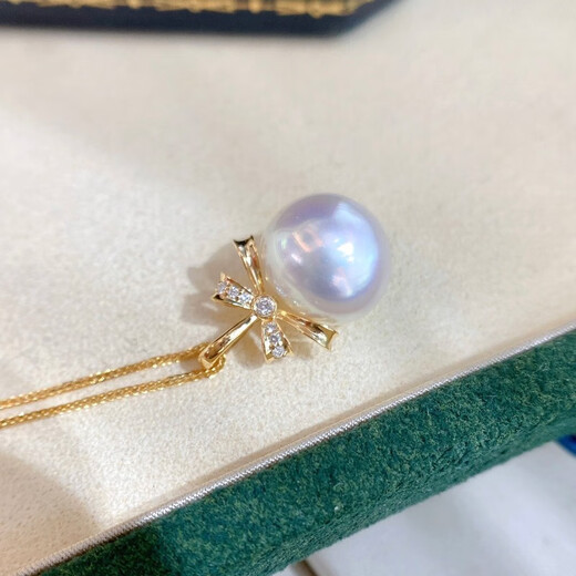 Yue Fei 11-12mm Australian white pearl pendant, 18K set with diamonds, nearly round and almost flawless, bright luster, a gift for your lover, with silver chain and certificate