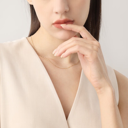 Chow Sang Sang (CHOW SANG SANG) k gold necklace 18k gold starry gold necklace versatile plain chain women's clavicle chain 03817N 45 cm