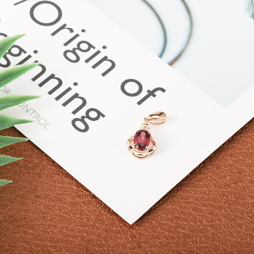 Laomiao 18K gold garnet pendant, colorful pendant for women, Chinese Valentine's Day gift for girlfriend (not including necklace), total weight is about 1.05g