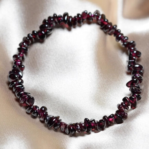 Natural garnet bracelet for women, gravel crystal bracelet, irregular single circle, beauty and blood circulation temperament for women, garnet gravel bracelet