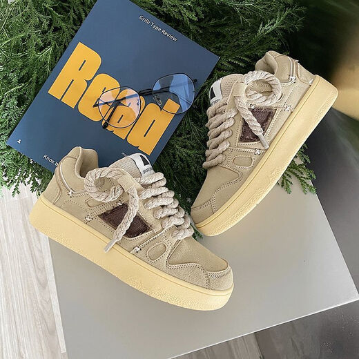 Bisi Sheep Shoes New Spring Ins College Style Sports Sports Versátiles Versátiles de altura de altura Morenal de entrenamiento moral Zapatos de pan casual 9920 Caki 41