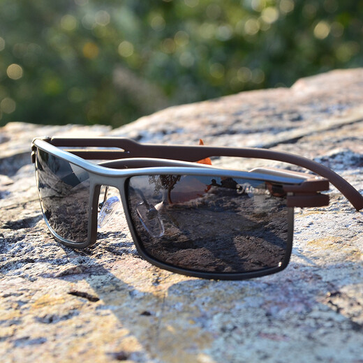 Gravel Sunglasses for Men and Women Couple Pure Aluminum Magnesium Explosion-proof Polarized Sunglasses Driving Fishing Travel Fashion Sports Glasses Gray Frame Coffee Legs