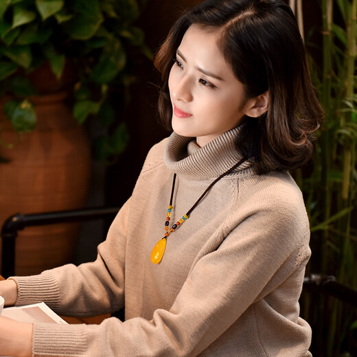 OUCERNY Beeswax Pendant Natural Baltic Gold Twist Honey Water Drops Chicken Oil Yellow Pendant Sweater Chain Chinese Valentine's Day Gift This model is randomly about 6g and will be shipped on a selected basis. This is the only natural orphan product.