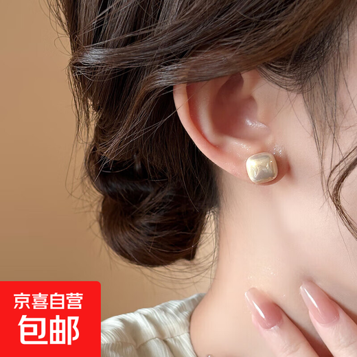 Small sugar cube imitation pearl earrings for women, 2025 new popular earrings, light luxury, high-end, elegant and atmospheric earrings, gold, 1 pair of earrings