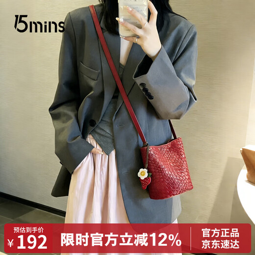 15MINS Bag 2025 New Niche Bucket Bag Woven Fashion One-Shoulder Messenger Bag Lightweight Girls Bag New Year’s Eve Gift