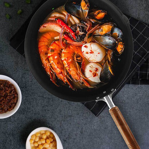 KANKUMA Concave and Reveal Chinese Wok 30cm Lightweight, uncoated physical non-stick pan, stir-frying iron pot, high-purity iron pot imported from Japan