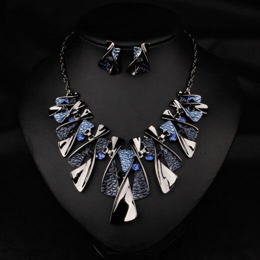 European and American exaggerated jewelry short decorative necklace sweater chain Korean fashion necklace clavicle chain women's accessories chain gift palace gem set