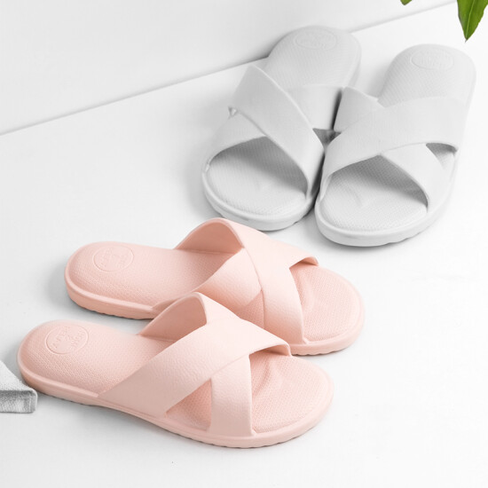 flat-heeled soft-soled slippers, flicking