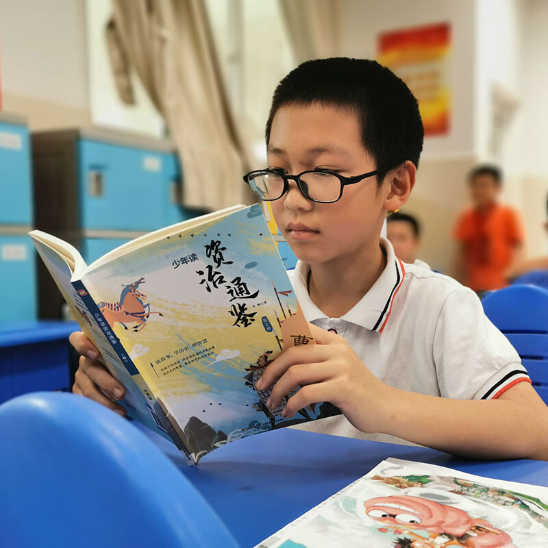 A Comprehensive Guide to Reading for Young People, 4 volumes in total (a textbook for emperors, a required course for leaders, and life wisdom passed on to children.) Extracurricular Reading Reading Extracurricular Books