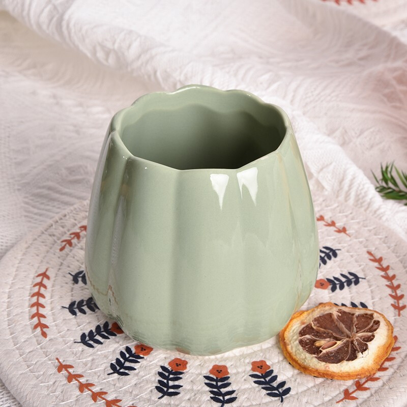 Long-lasting fruit fork, household stainless steel fruit picks, dessert fork, coffee spoon set, storage fork, creative light luxury style, 1 can + 6 forks, lychee white