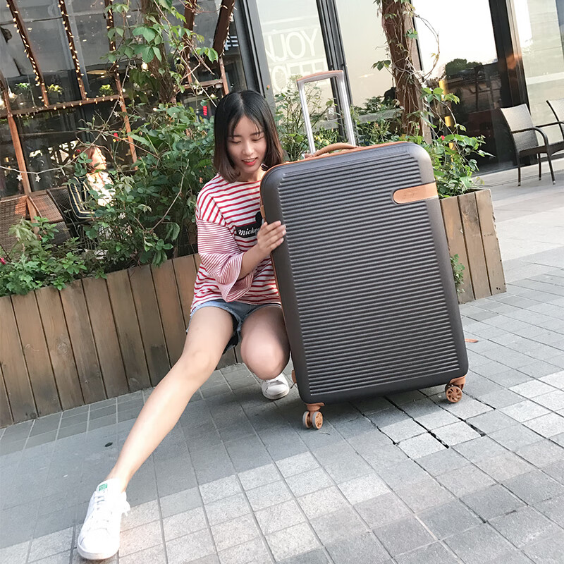 INTERNATIONAL TRAVELLER British IT Trolley Case Universal Wheel Suitcase Anti-scratch Suitcase 24-inch Ultra-Light Check Case 1762 Brown