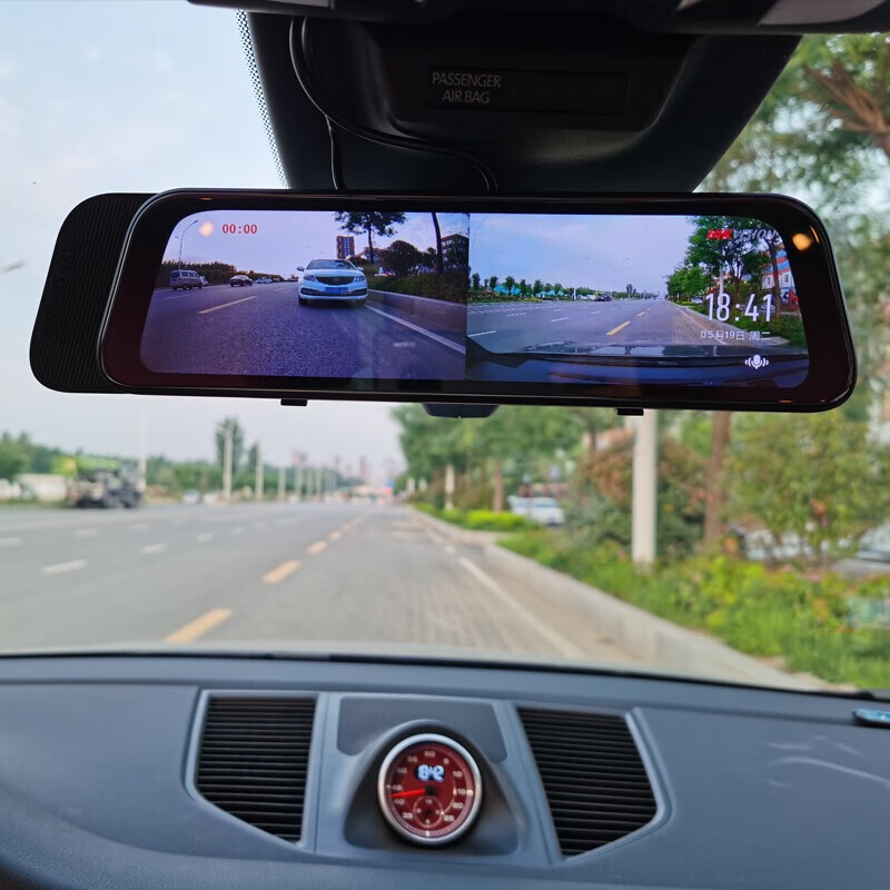 Youjia goes for maintenance. Go for maintenance and in-store service. Universal dual-lens driving recorder installation service (hidden wiring). Dual-lens recorder installation service for all models.