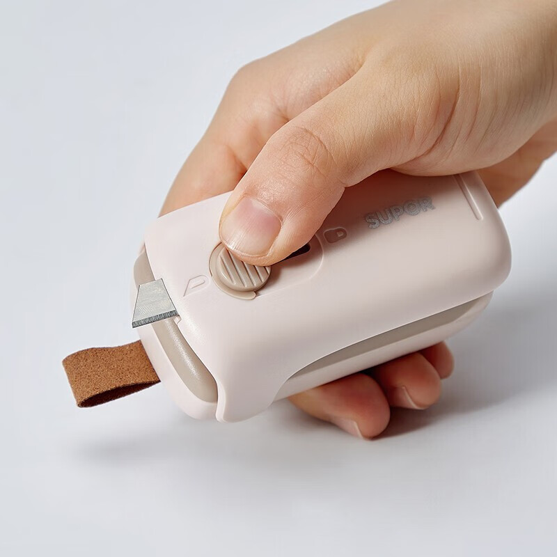 SUPOR sealing machine mini portable sealing clip household snack sealing machine tea bag sealer sealing machine plastic sealing machine hand pressure heat sealing machine snack sealing god battery style fog white practice bag + battery