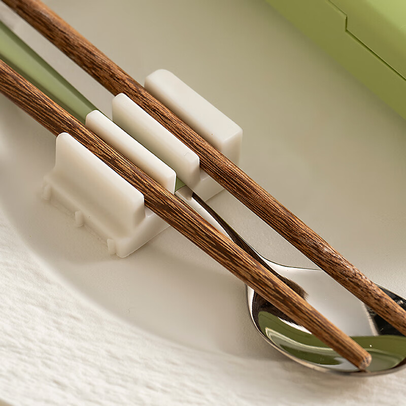 Onlycook cute cartoon portable tableware new 304 stainless steel chopsticks and spoon set chopsticks and spoon storage box wooden chopsticks stainless steel spoon 2-piece set green deer