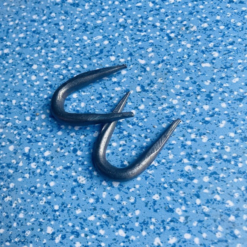 Vinoa fixed wood grab nails Martin carpentry u-shaped nails without punching double-headed nails to repair cracks with two pointed horse king nails horse nails (about 5.5 cm) 5 pcs