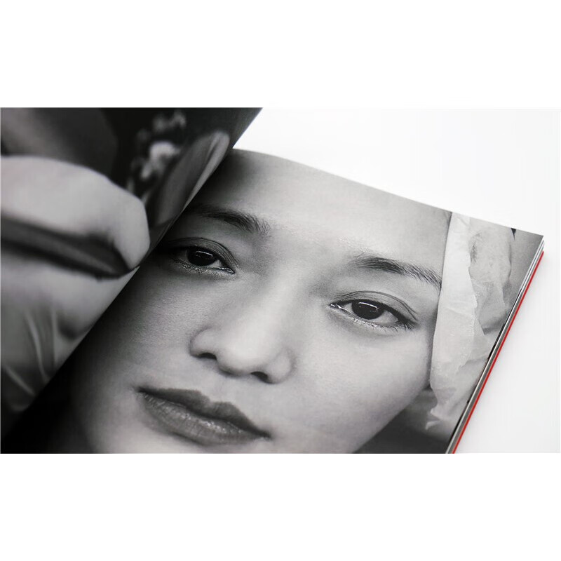 Xinhua Bookstore’s new genuine edition of Zhou Xun’s Free World Zhou Xun, Lens Shanghai People’s Publishing House