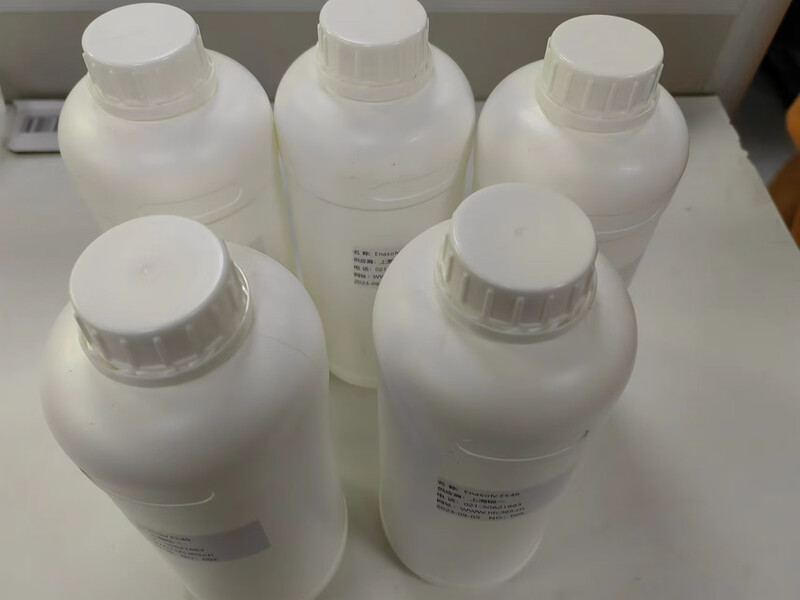 Shantou Lincun HCFC-141B monofluorodichloroethane/R141B/F141B industrial cleaning solvent white transparent 250KG/barrel