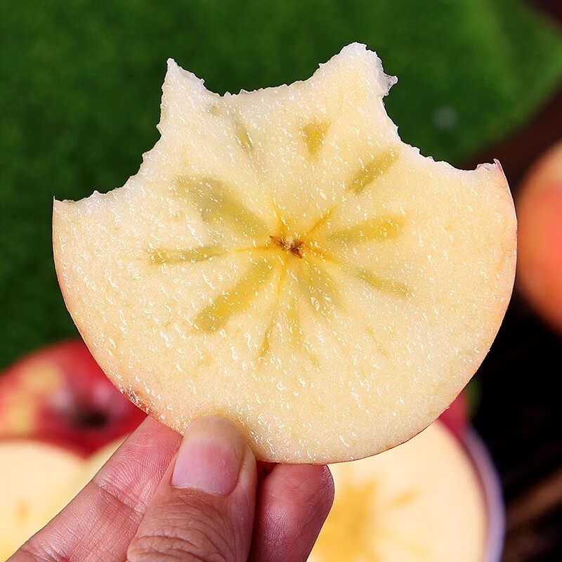 Happy Season Authentic Red Fuji Apple Fresh Fruit Crisp Sweet Chou Apple Fruit Shanxi Freshly Picked Whole Box Flat Fruit Rock Candy Heart Free Shipping 5 Jin in Box (Net Weight 4.5 Jin) Single Fruit 80mm+ Popular Big Fruit