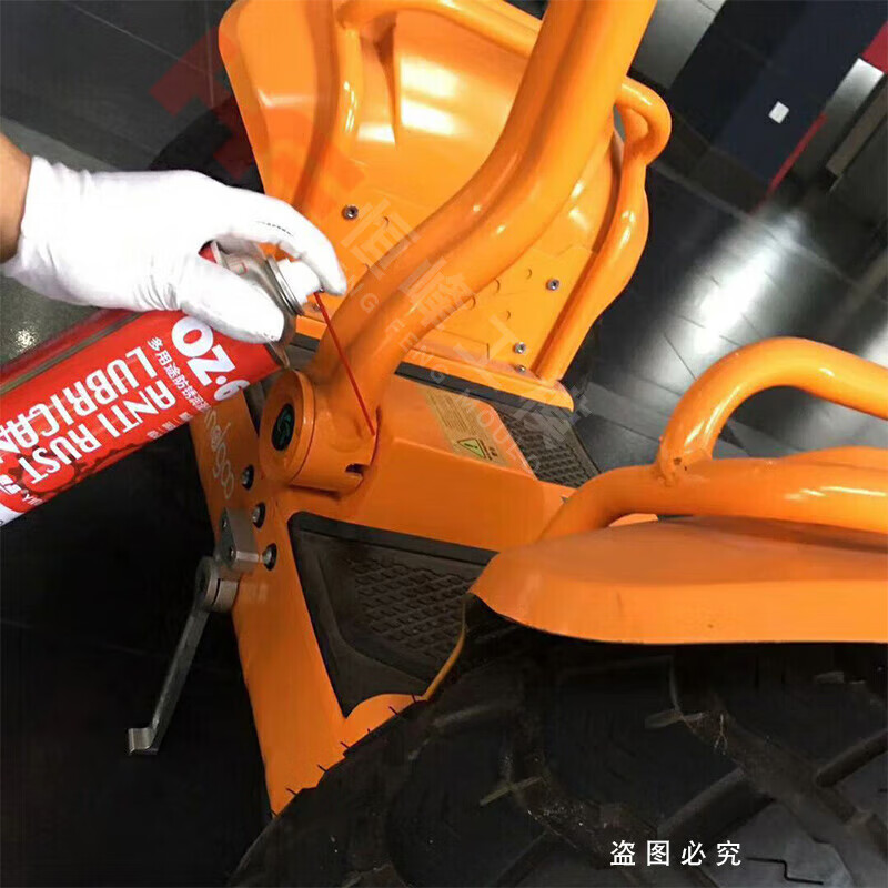 Silver crystal multi-purpose anti-rust lubricant OZ-60 metal mold anti-rust lubrication and rust removal oil spray 550ml 24 bottles per box