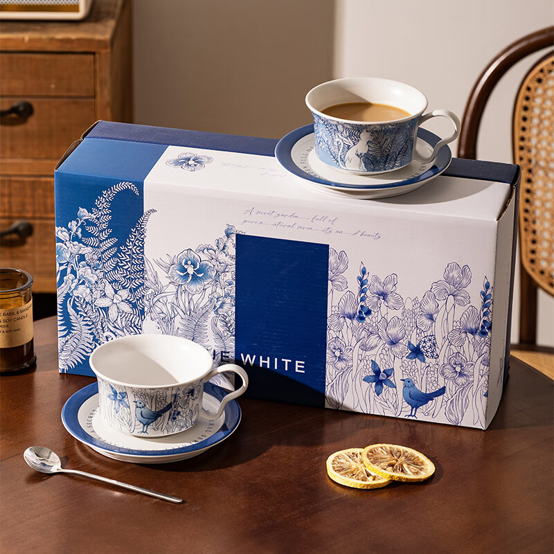 Modern Housewife off-shelf ceramic coffee cup and saucer set, high-end exquisite cup, wedding gift, souvenir mug, blue and white bird coffee hand cup 280ml
