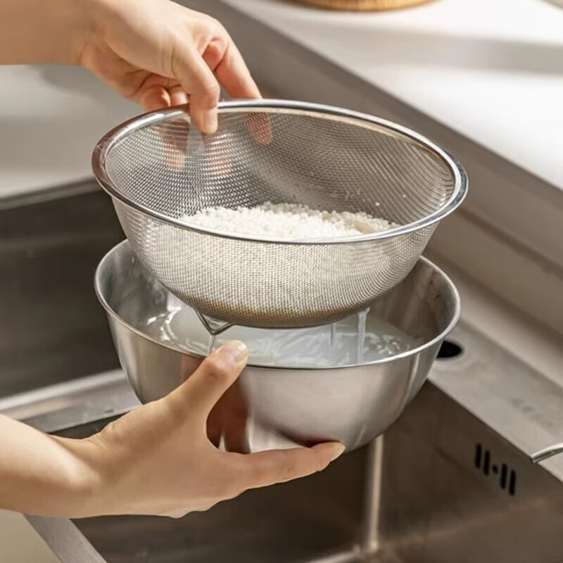Sungsa Japanese 304 stainless steel leaky basin household double-layer rice washing sieve food-grade vegetable basin drain basket rice cleaning artifact drain basket + stainless steel basin (22cm)
