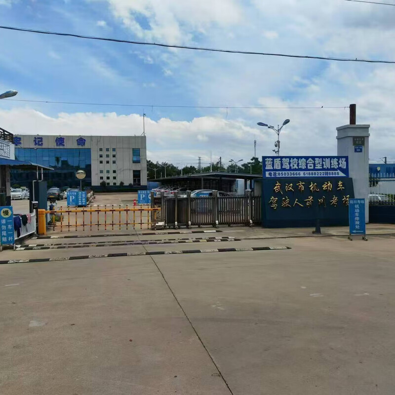 Testing Wuhan Blue Shield Driving School’s automatic one-person, one-car VIP full-week class