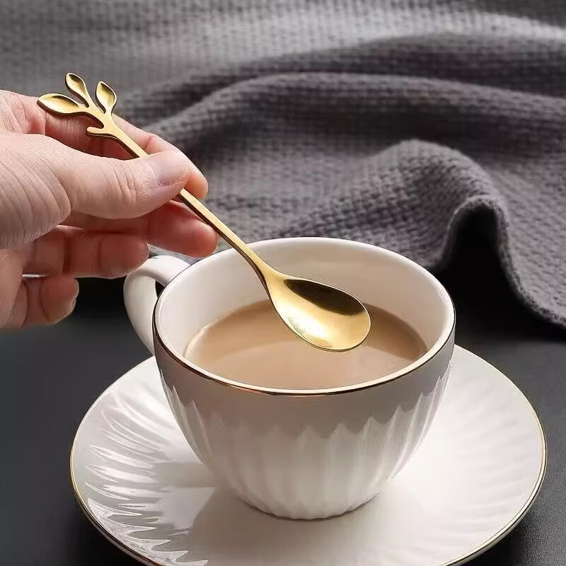 Fat Donglai's same style spoon for cups, stainless steel coffee stirring spoon, cute dessert leaf spoon, small round spoon, square head, medium handle leaf spoon, gold (mug)