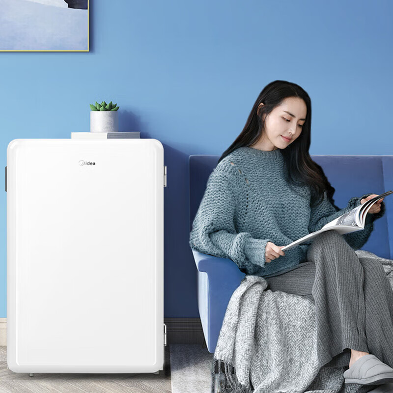 Midea 116-liter single-door small refrigerator white retro dual-temperature refrigerated freezer living room office rental dormitory beauty home office small mini refrigerator BCD-116M