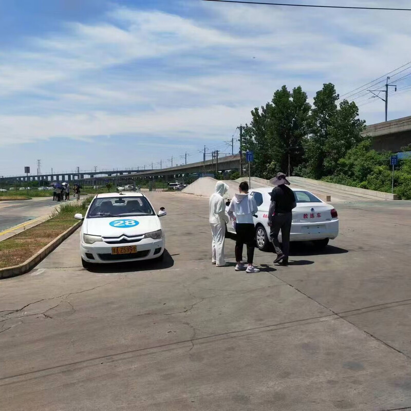 Testing Wuhan Blue Shield Driving School’s automatic one-person, one-car VIP full-week class