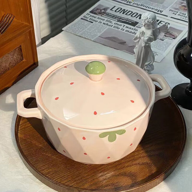 Cute strawberry ceramic double-eared soup bowl for home use large with lid underglaze color large-capacity instant noodle bowl girl large soup bowl Strawberry 10-inch double-eared large soup bowl + ceramic lid