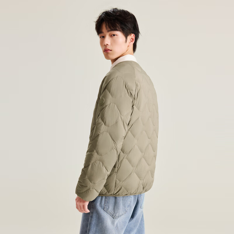 Flying in the Snow Autumn and Winter New Men's Lightweight Basic Down Jacket with Large Pocket Practical Round Neck Duck Down Basic Lightweight Down Jacket for Men